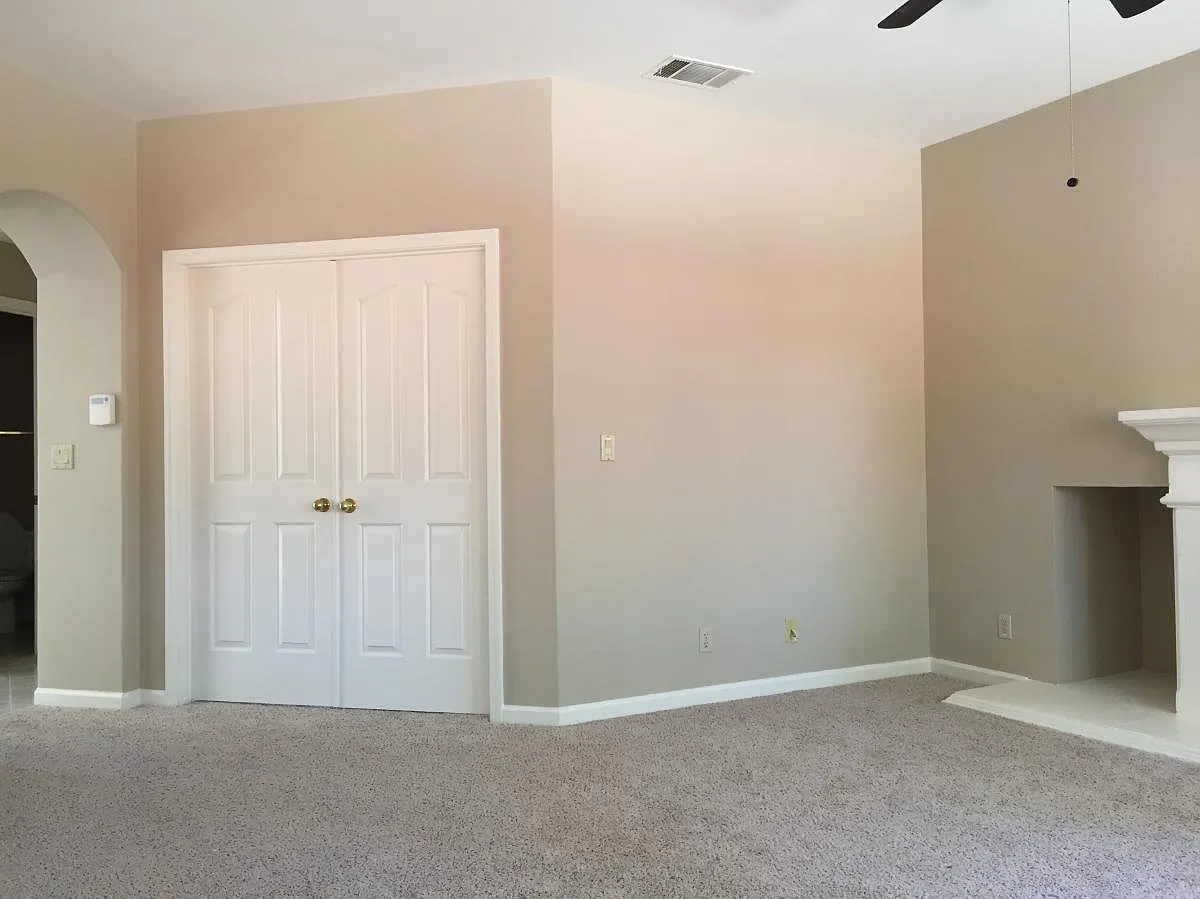 4 bed, 2071 sqft, $3,280 — Photo 3