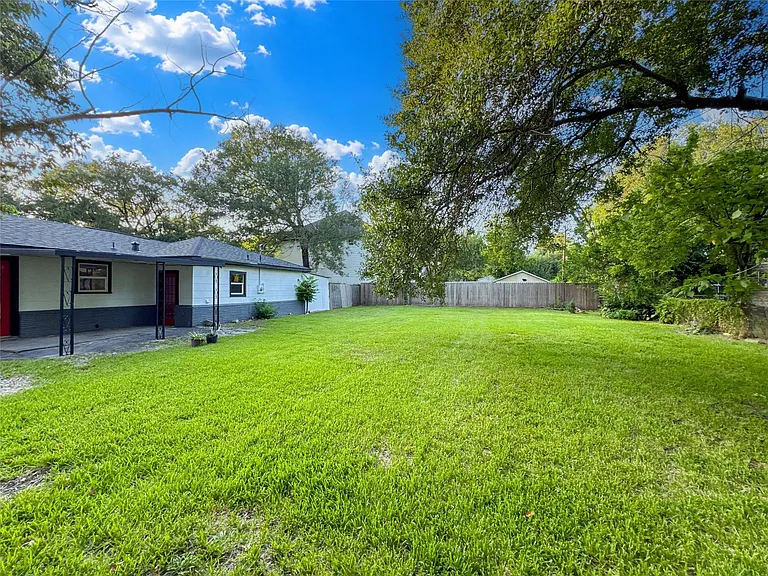 703 Texas Ave — Photo 23