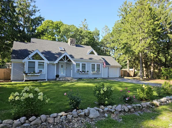 42 Maryalice Ln, Hyannis, MA 02601