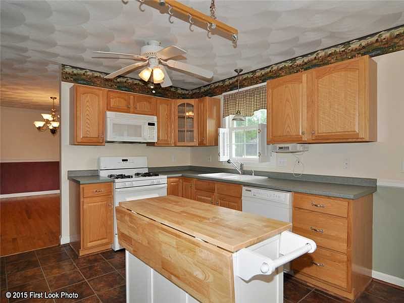 4 Jillian Ct, Warwick, RI 02889 Zillow