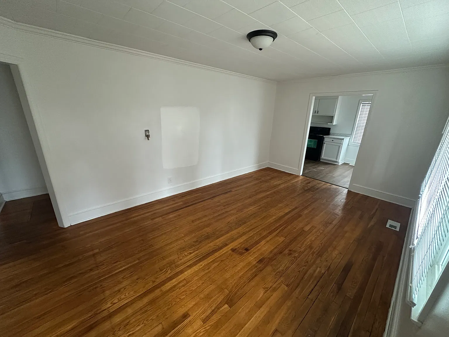 3 bed, 928 sqft, $1,400 — Photo 2
