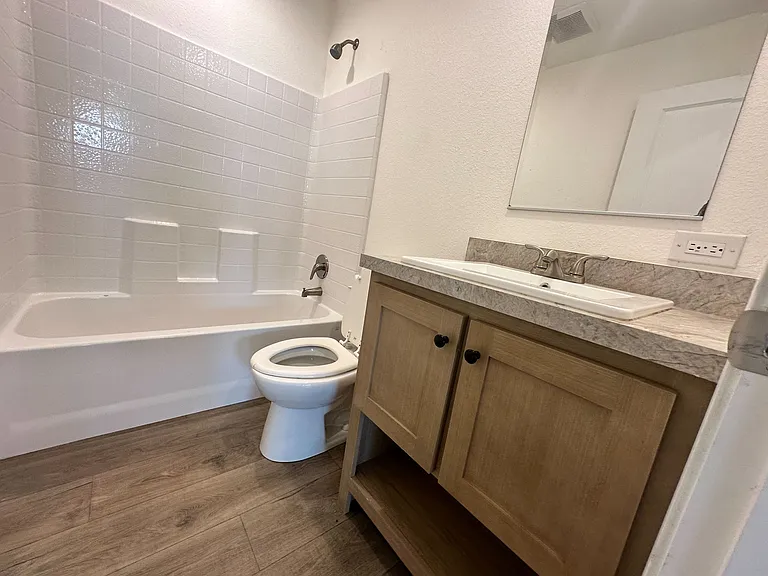 2060 N Ctr #432 — Photo 32