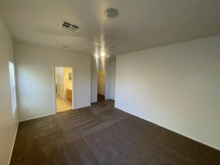 251 Queens Ct — Photo 27