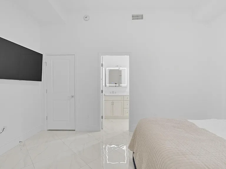 200 Ocean Crest Dr #1111 — Photo 38