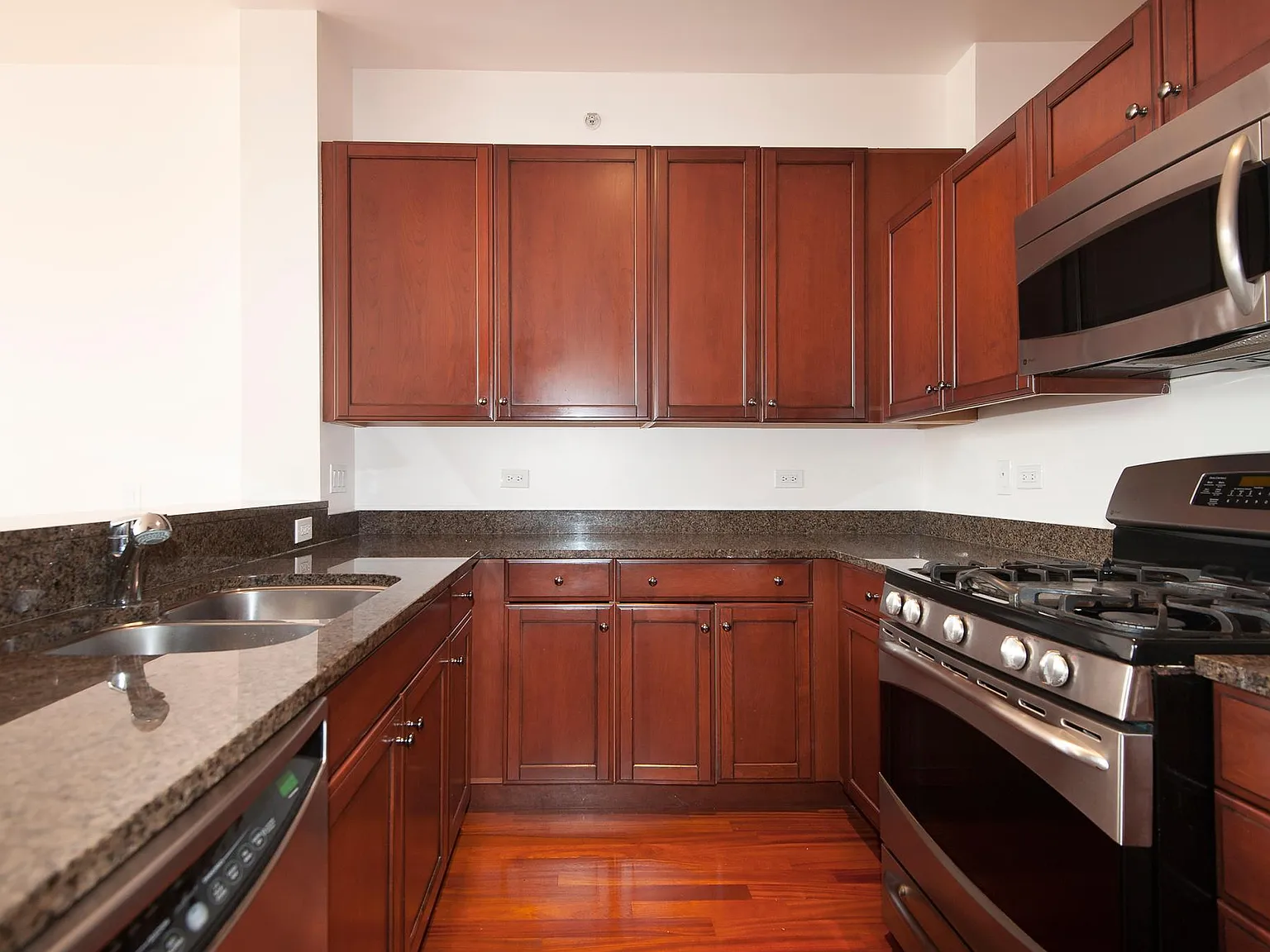 2 bed, 1270 sqft, $3,000 — Photo 3