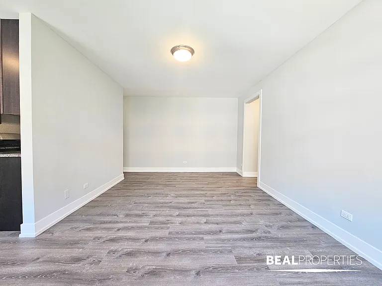 530 W Surf — Photo 56