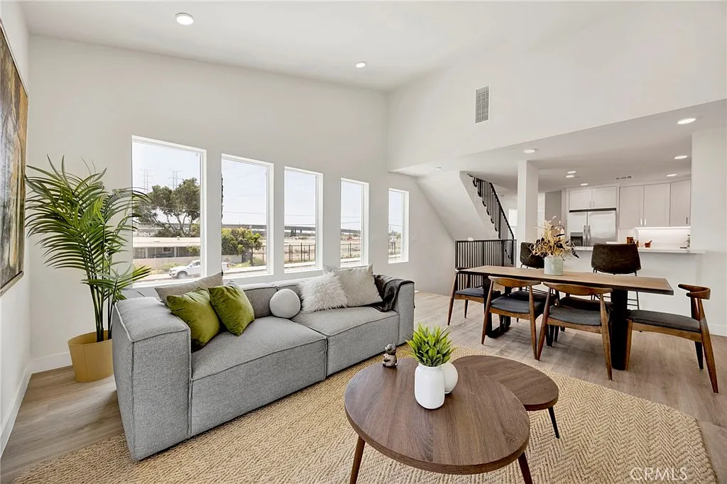 4 bed, 1796 sqft, $3,700 — Photo 1