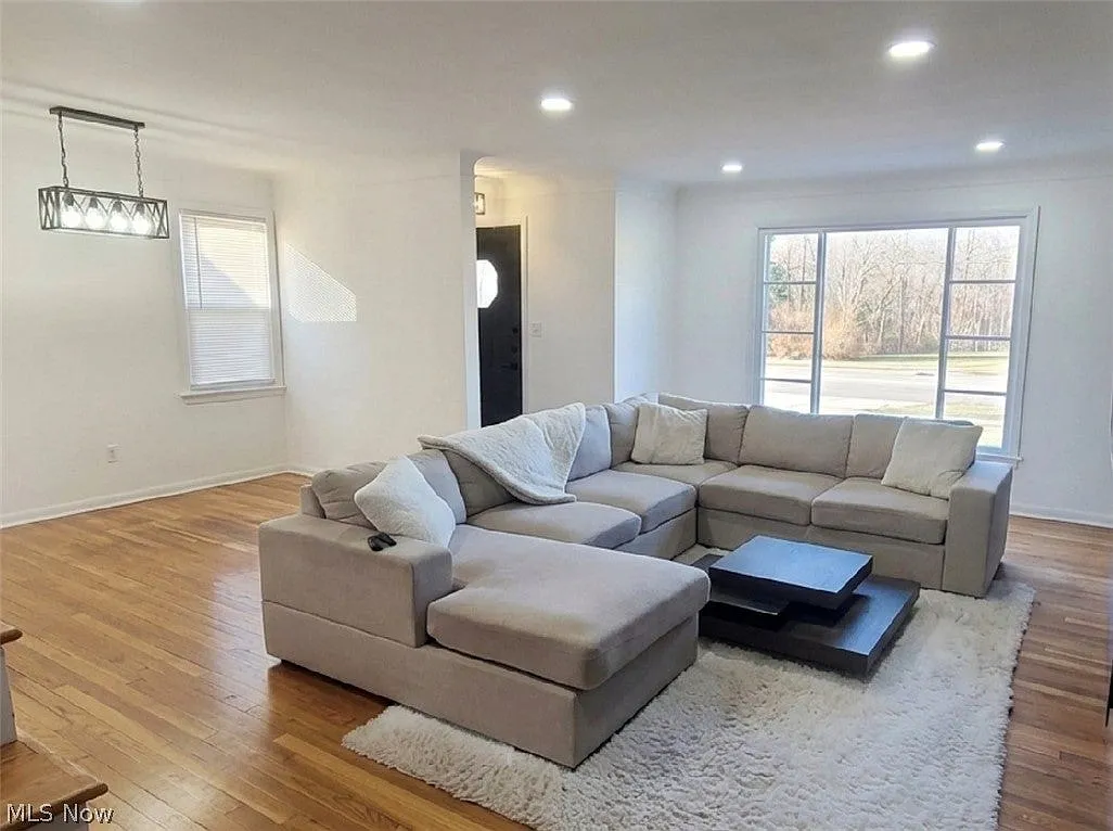 4 bed, 2465 sqft, $2,350 — Photo 3