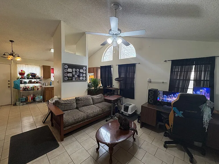8811 Pineridge Dr #B — Photo 2