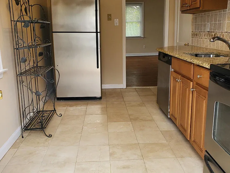 1 Franklin Getz Dr — Photo 5
