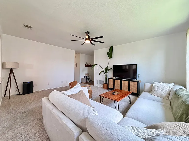 206 Briarwood Dr — Photo 8
