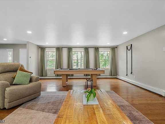 5th image of 40 Tamarack Rd
