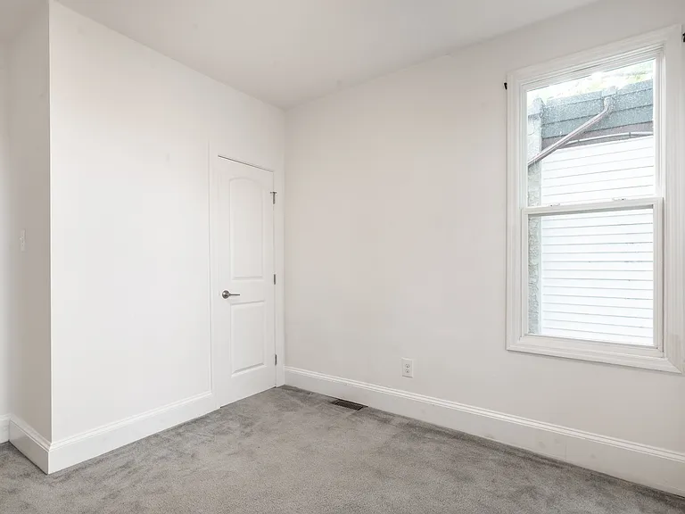 1316 N Hollywood St — Photo 20