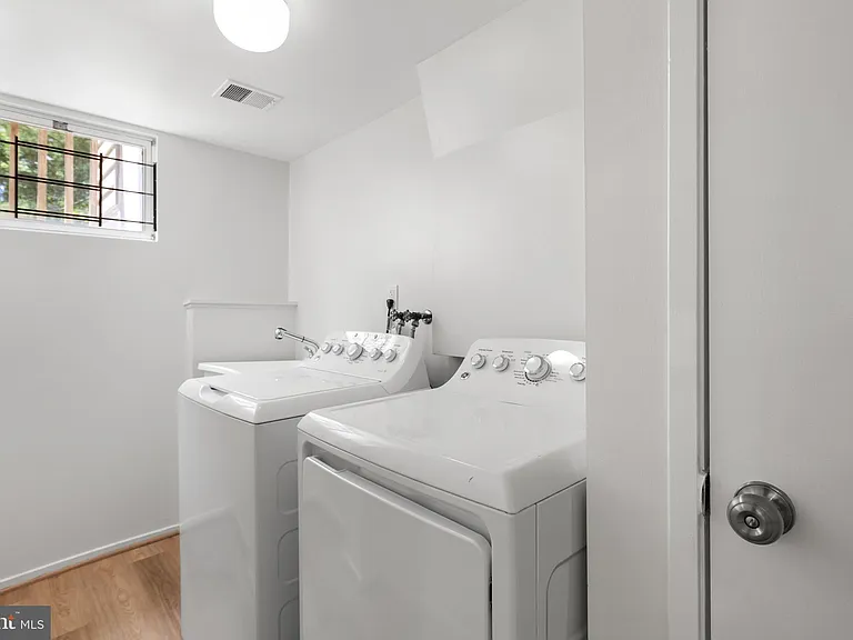 1222 Noyes Dr — Photo 11