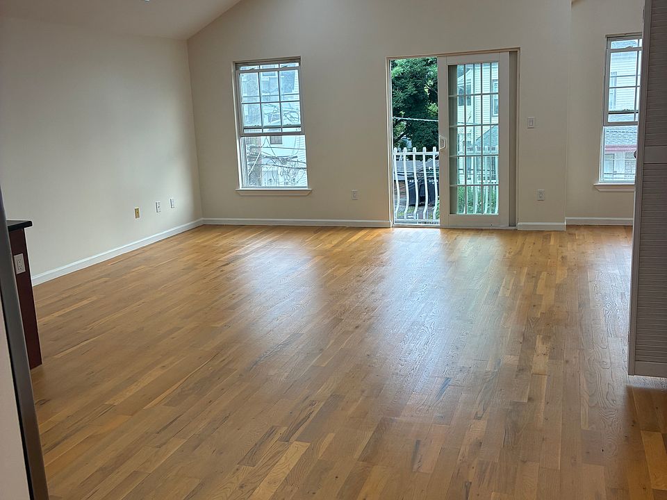 1st image of 116 Oak St #2