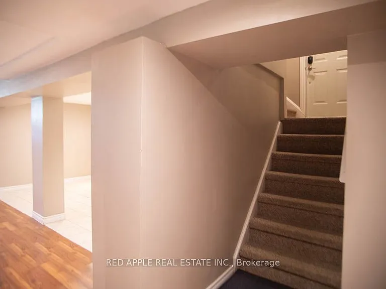 126 Longford Dr — Photo 4