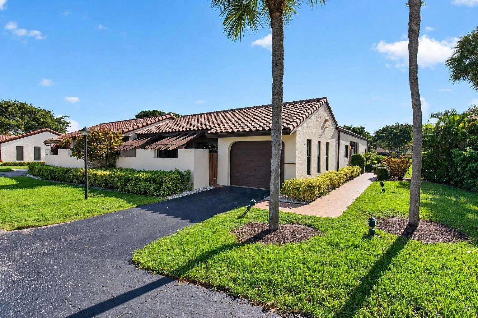 3 bed, 2.0 bath, 1986 sqft, $4,000 — Photo 1