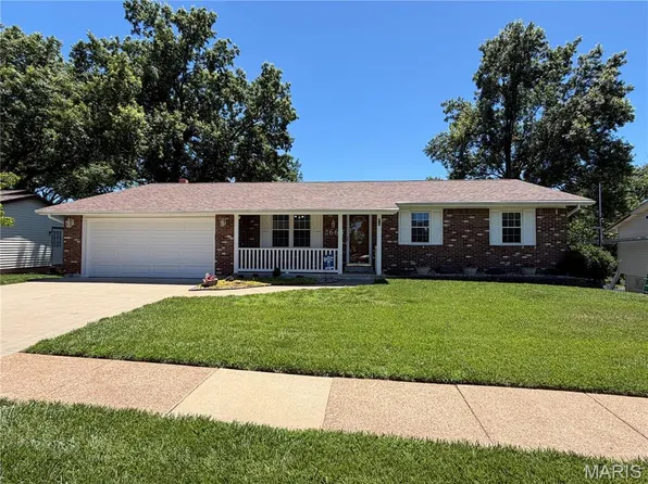2666 Nahn Dr, Saint Louis, MO 63129