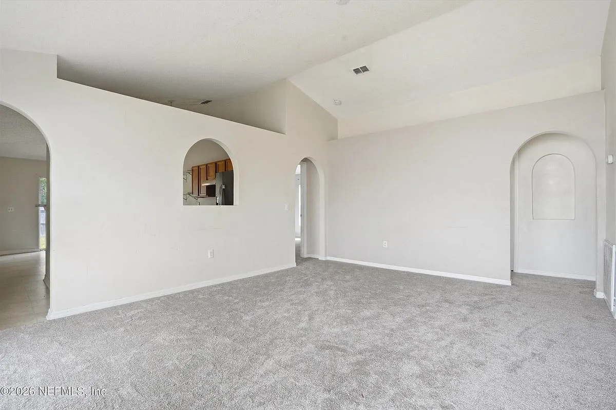 3 bed, 2.0 bath, 1300 sqft, $1,750 — Photo 3