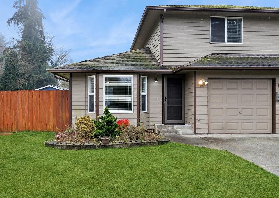 2 Bed 1/25 Bath Duplex