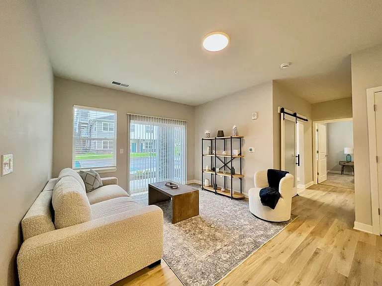 Water's Edge Apartments — Photo 46