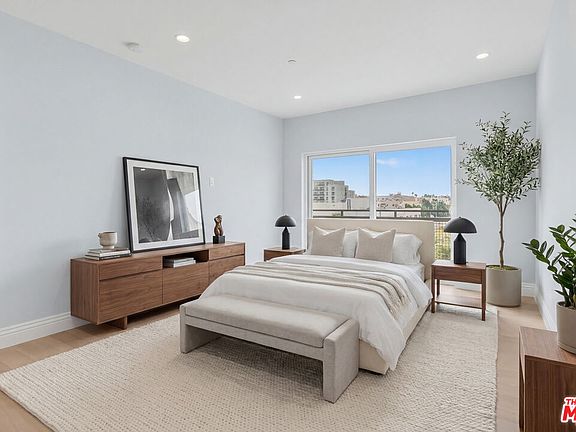 5th image of 2939 Leeward Ave #401