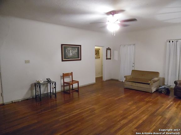 3rd image of 1924 W Wildwood Dr