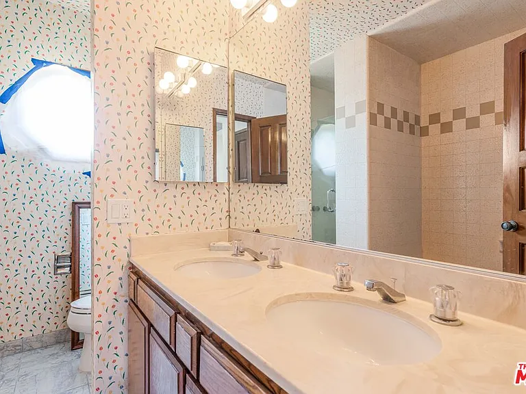 1181 Somera Rd — Photo 23