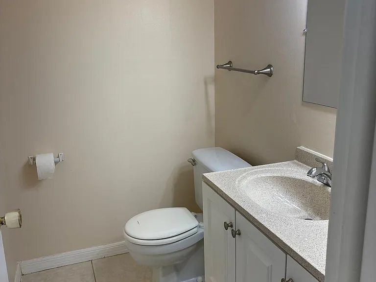 Half bathroom
Medio bano