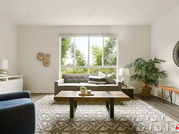 14111 W Monroe Pl, Van Nuys, CA 91405