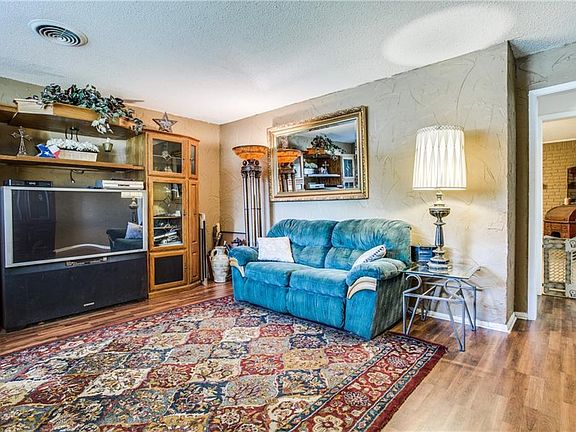 3rd image of 141 Joyce Dr