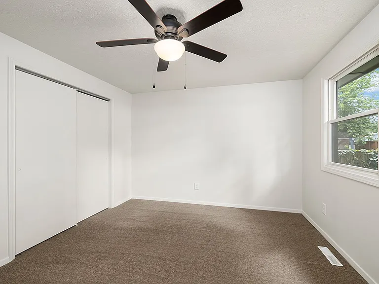 418 W Olive St — Photo 16