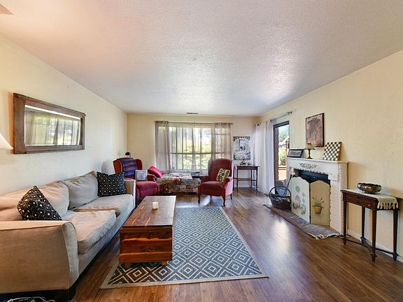 4th image of 208 Indian Creek Drive
