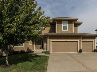 359 S Stonecrest Rd, Olathe, KS 66061