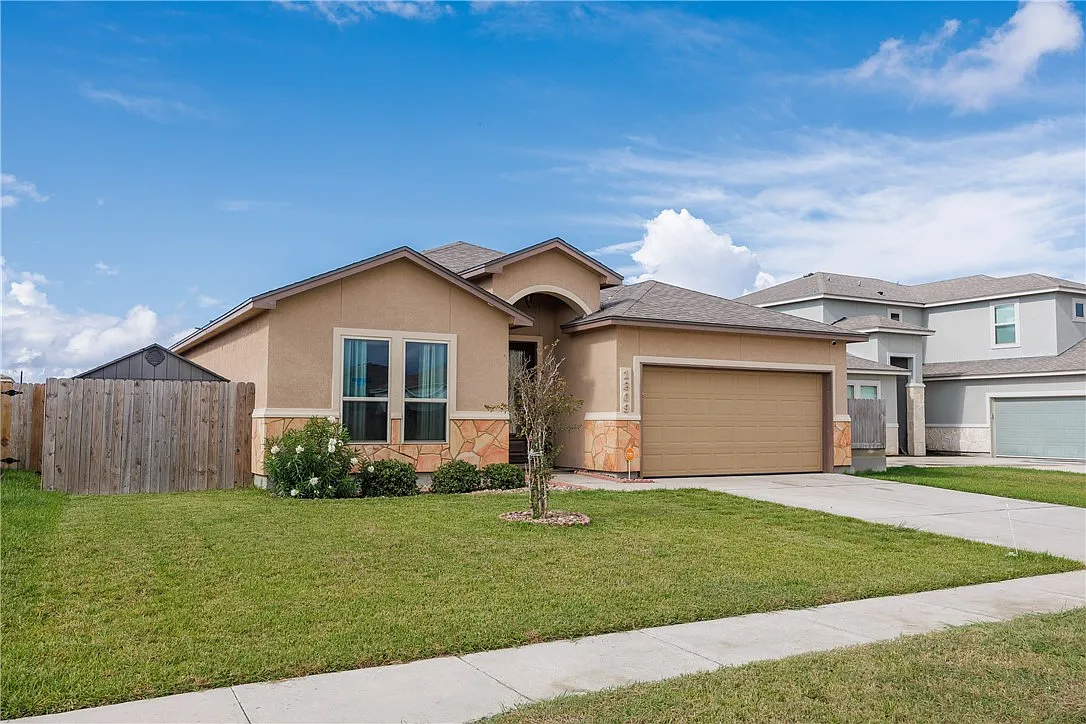 3 bed, 2.0 bath, 1636 sqft, $2,400 — Photo 2