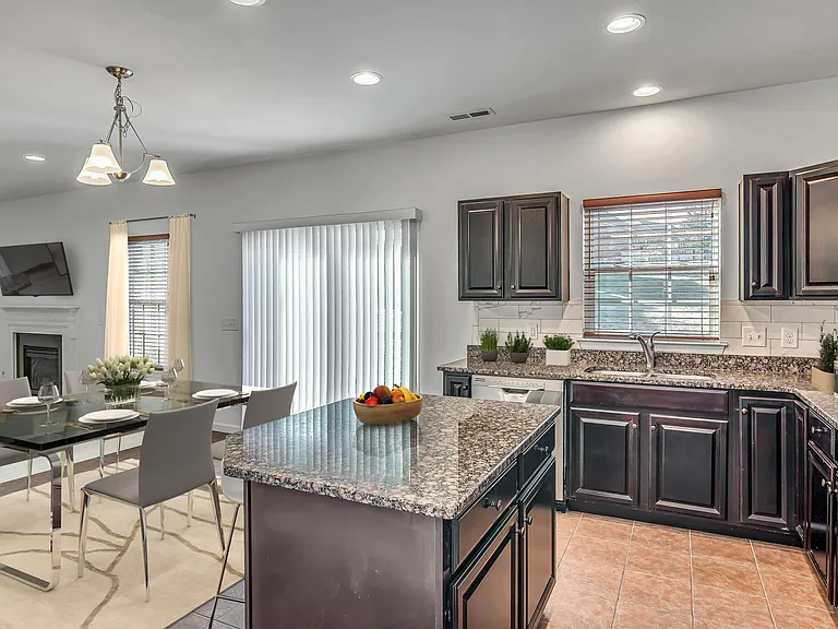 290 Cobblestone Lndg — Photo 6