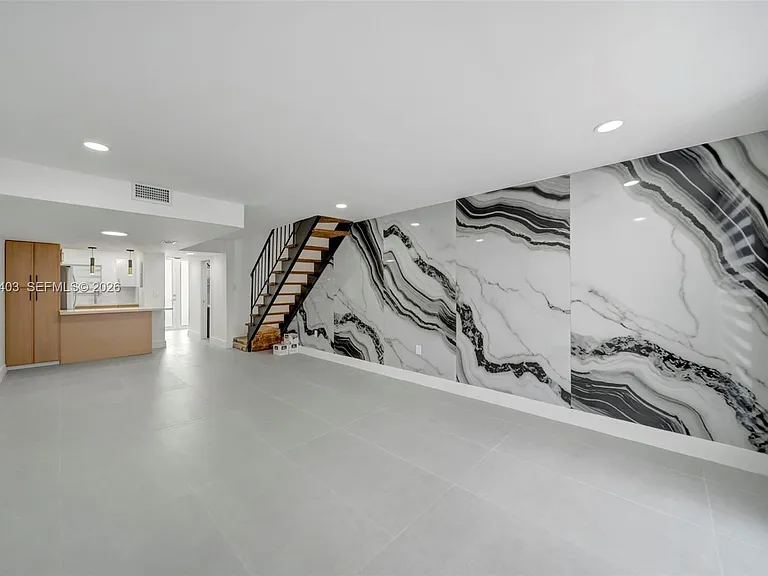 1083 W 38th St #23-8 — Photo 10