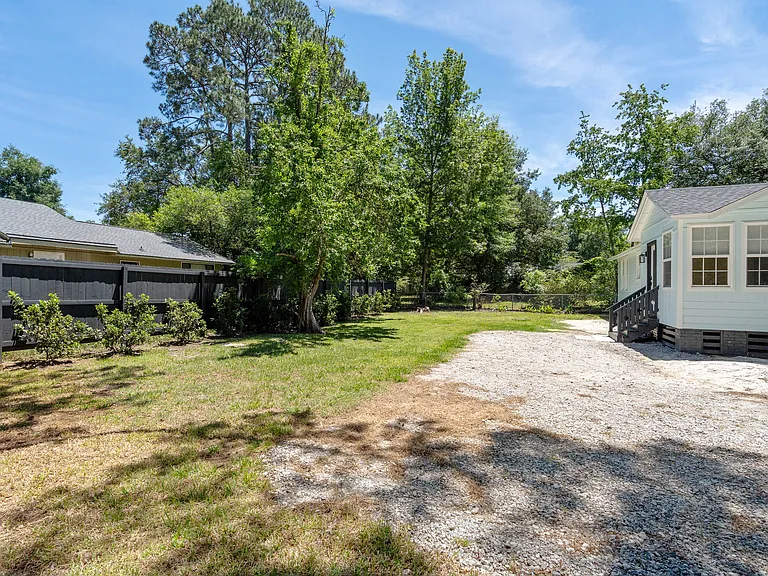 413 Meritta Ave — Photo 38