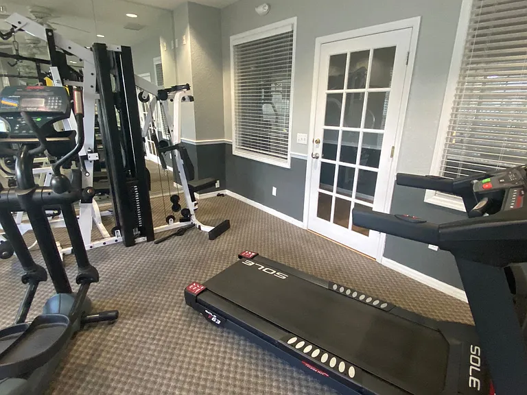 Waterford Pointe Apartments — Photo 16