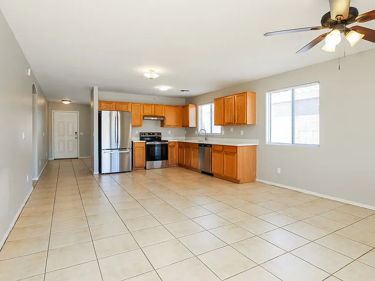 3326 W Shumway Farm Rd — Photo 6