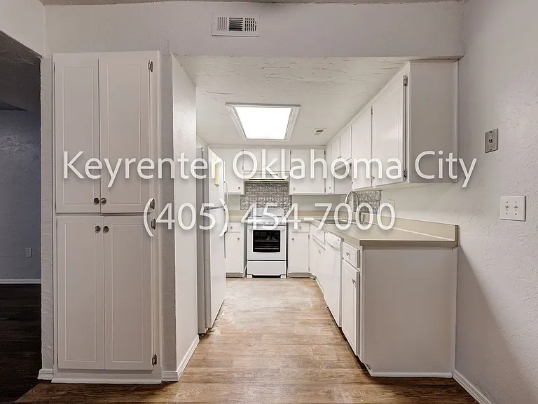 6550 N Meridian Ave Townhouse — Photo 11