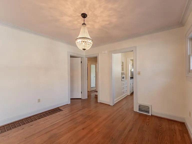 6420 Oak St — Photo 8