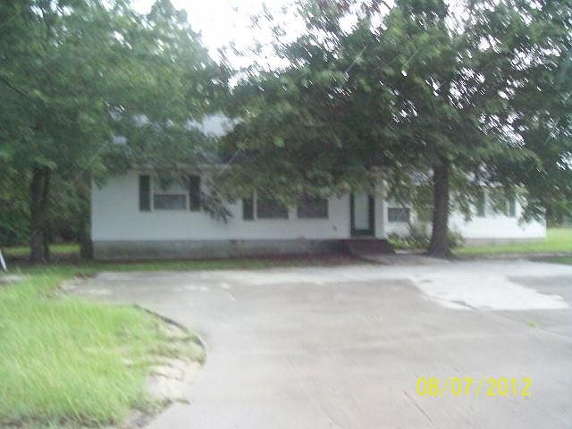 1st image of 105 East Dr