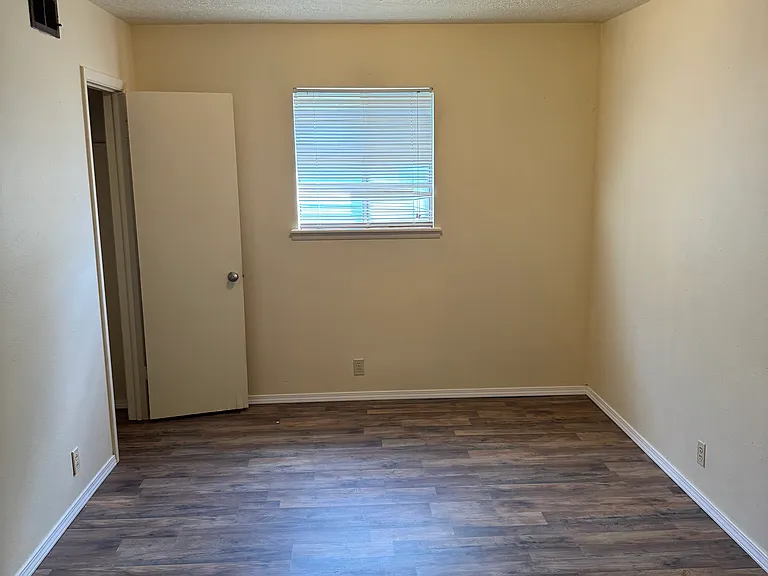 517 W Polk St — Photo 15