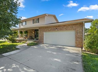 2105 Oak Park Pl, Columbus, NE 68601