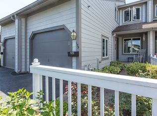 105 Midlake Cir, East Syracuse, NY 13057