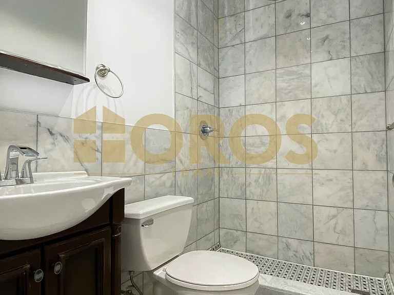 262 E 2nd St #1B — Photo 9