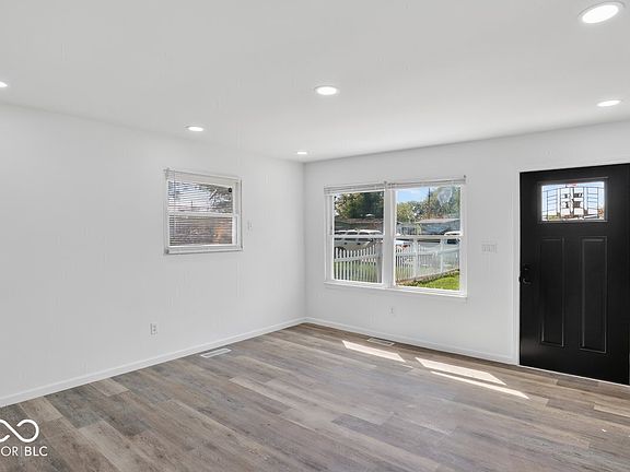 2nd image of 2745 Caroline Ave