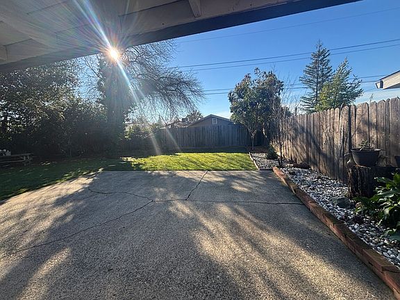 4th image of 1006 Camelia Ave #1006