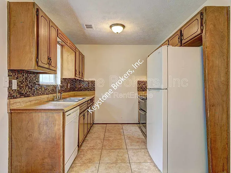 1277 Iron Gate Blvd — Photo 4